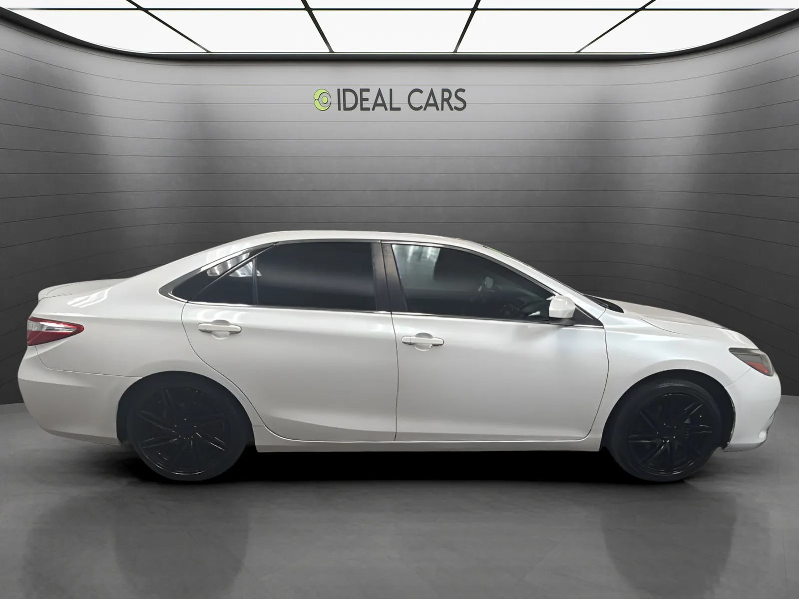2017 Toyota Camry XSE - Photo 4