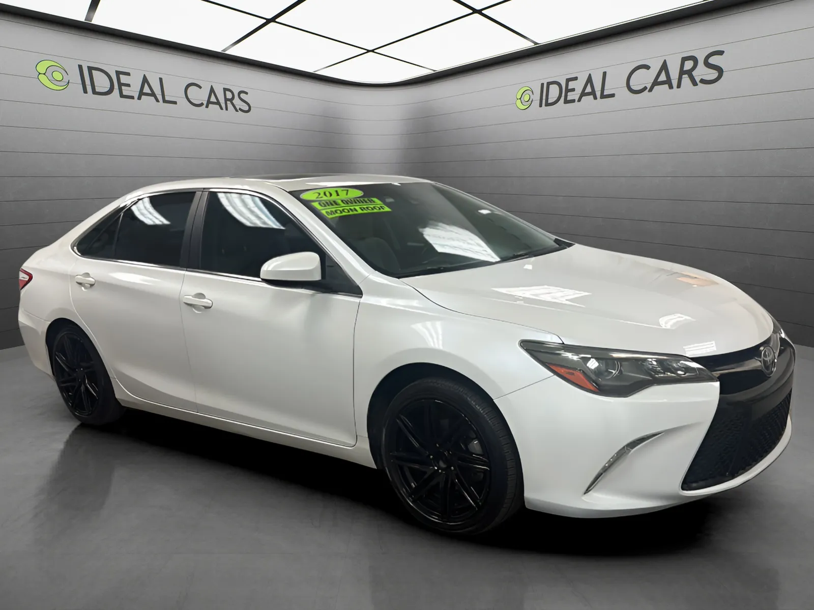 2017 Toyota Camry XSE - Photo 3