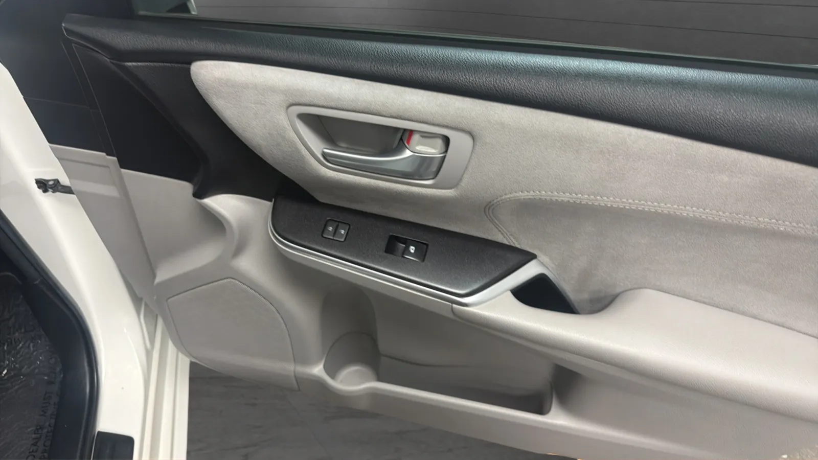 2017 Toyota Camry XSE - Photo 18