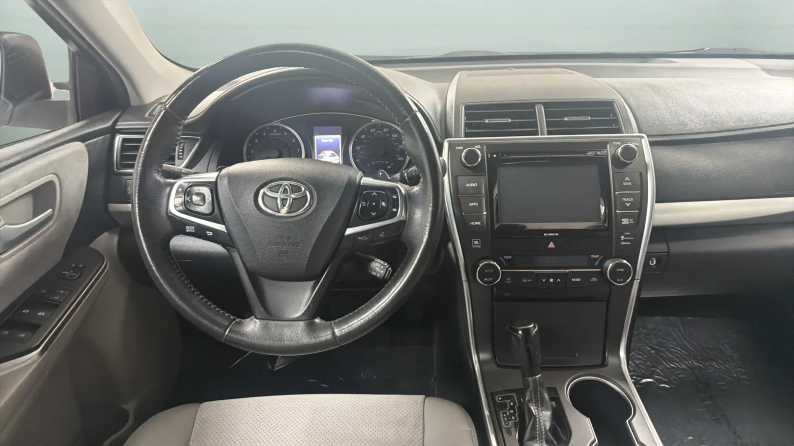 2017 Toyota Camry XSE - Photo 10