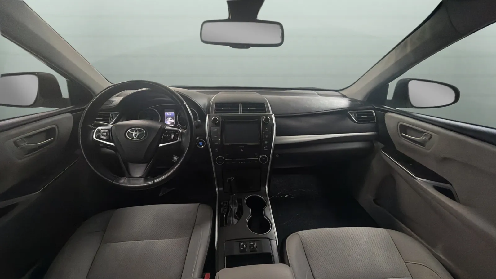 2017 Toyota Camry XSE - Photo 9