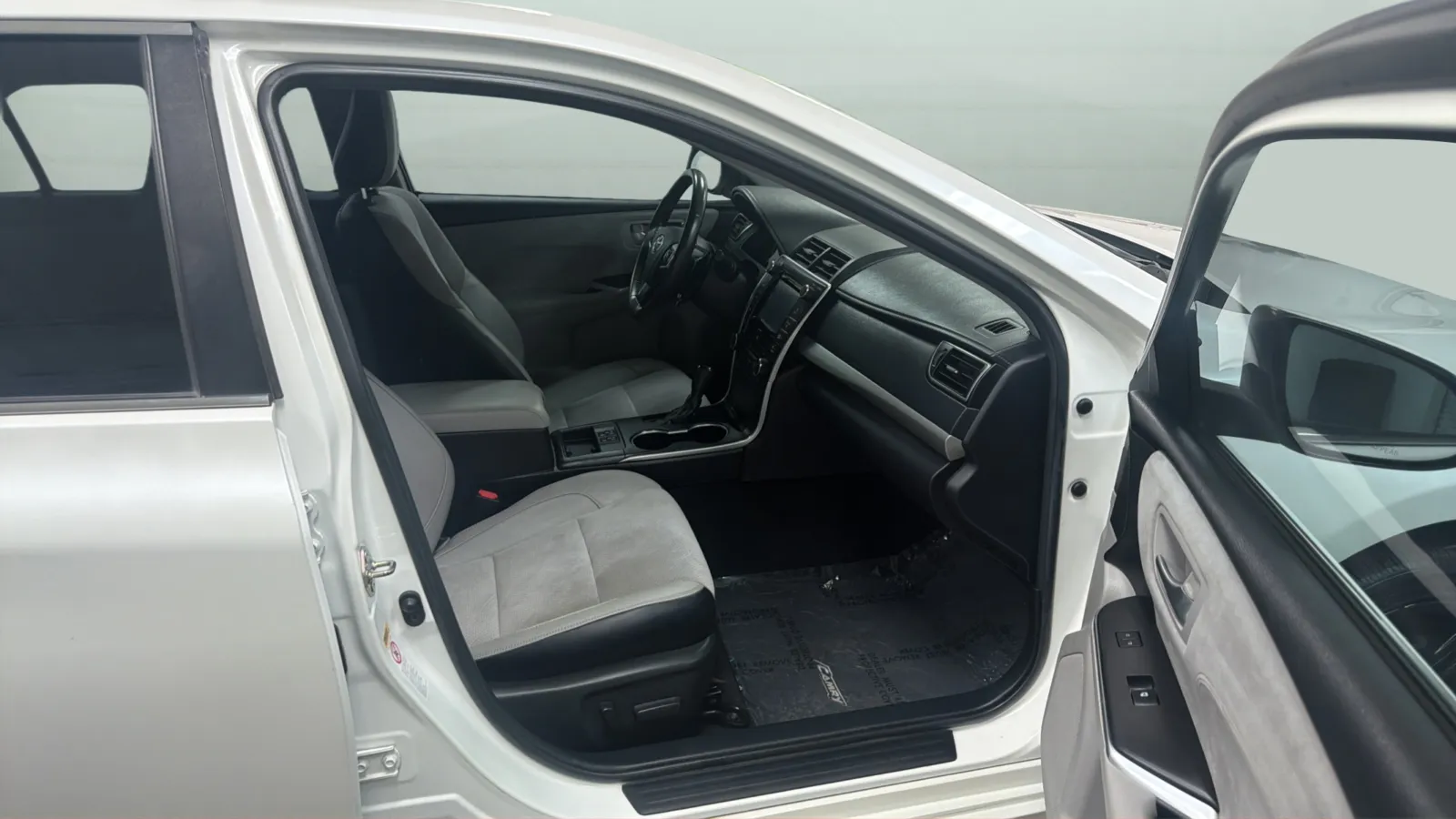 2017 Toyota Camry XSE - Photo 22