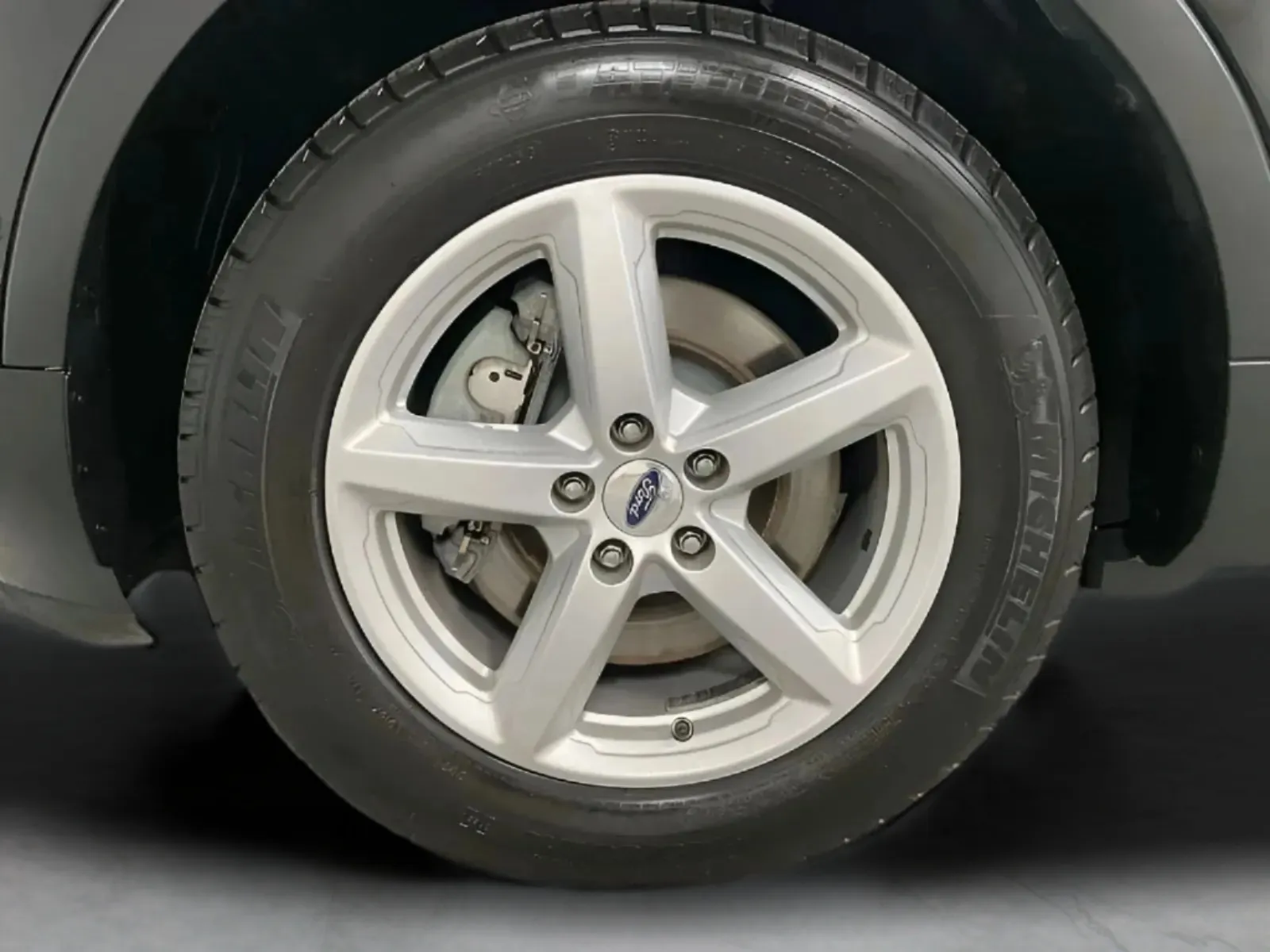 Ford Explorer photo 25