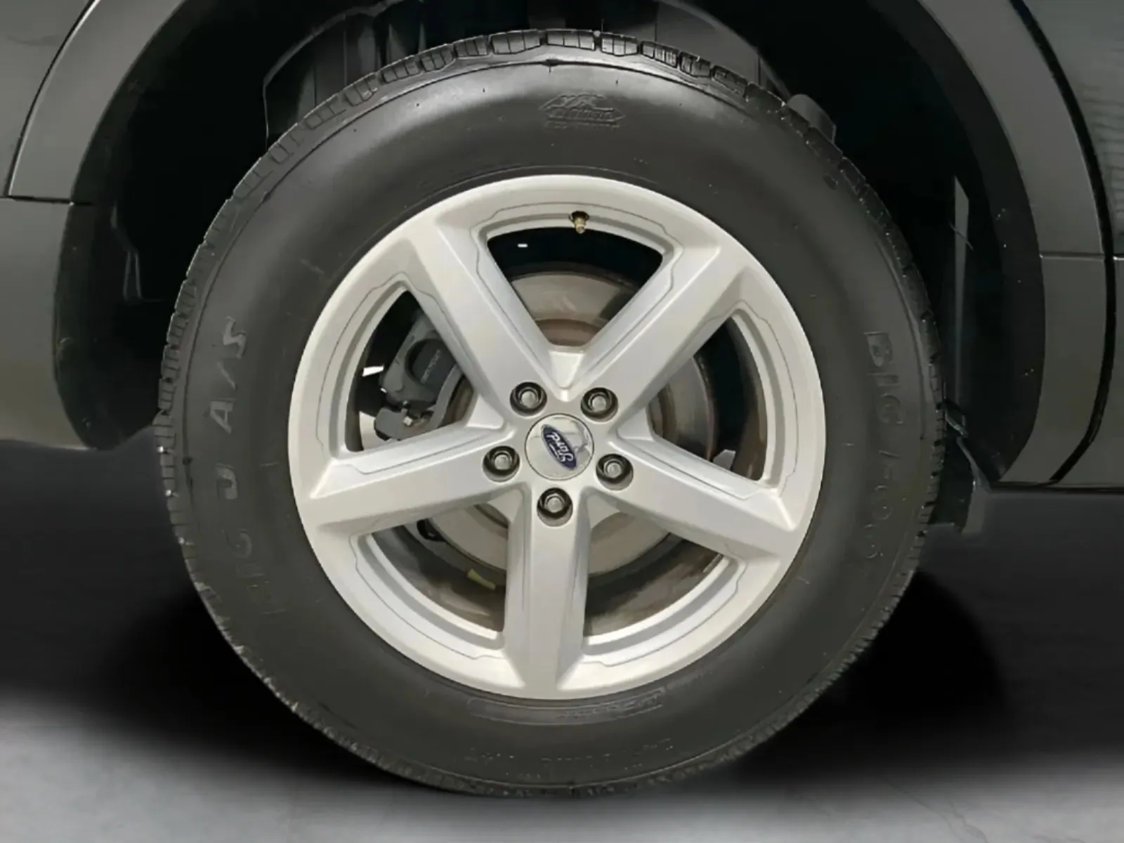 Ford Explorer photo 27