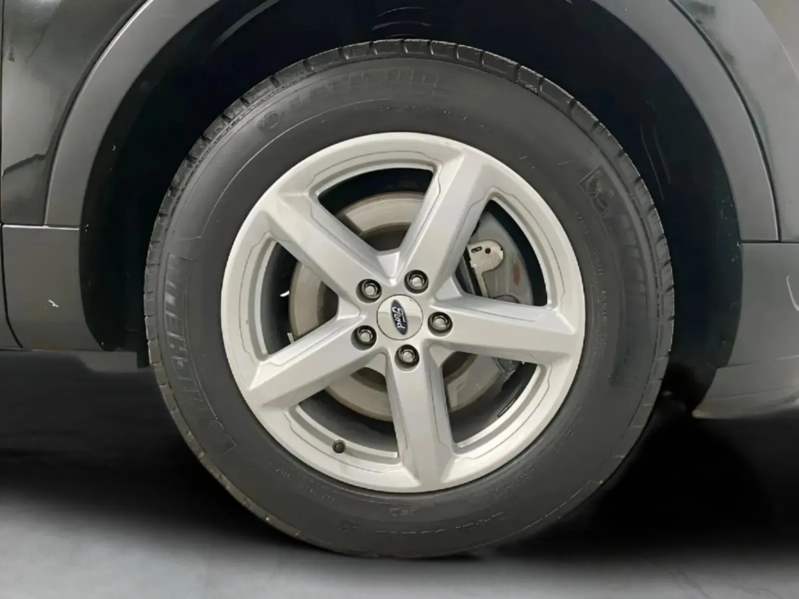 Ford Explorer photo 28