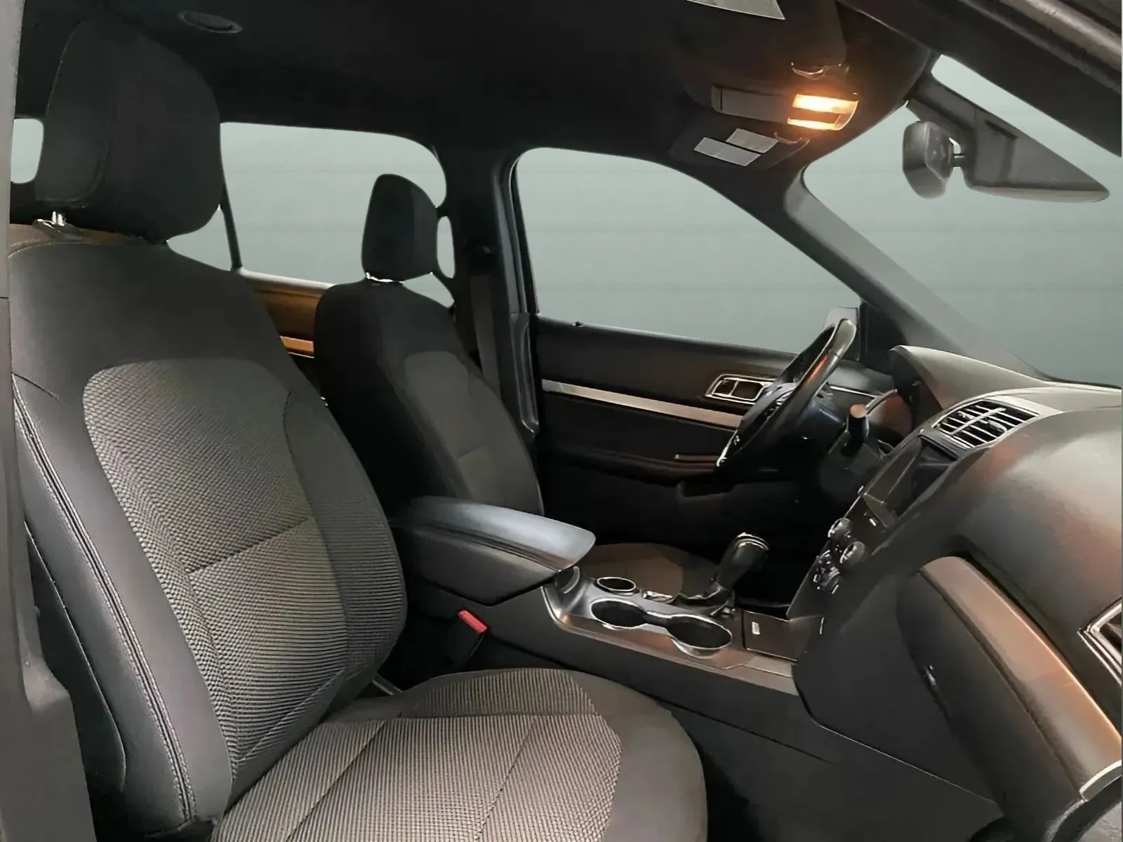 Ford Explorer photo 14