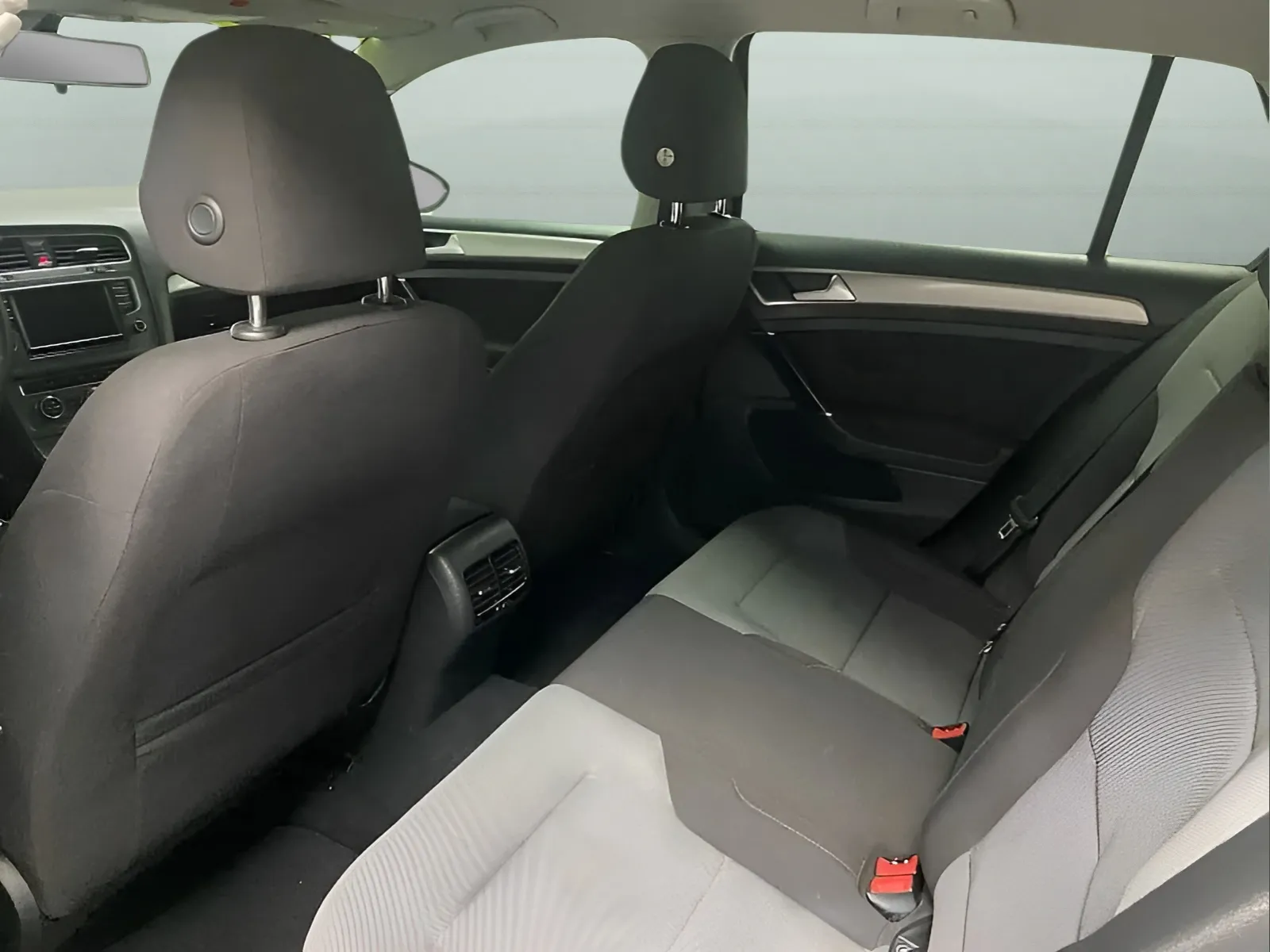 2016 Volkswagen e-Golf e-Golf SE - Photo 11