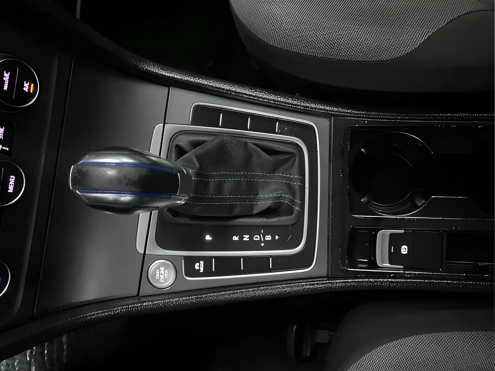 2016 Volkswagen e-Golf e-Golf SE - Photo 20