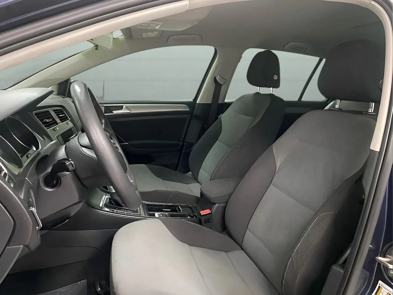 2016 Volkswagen e-Golf e-Golf SE - Photo 9