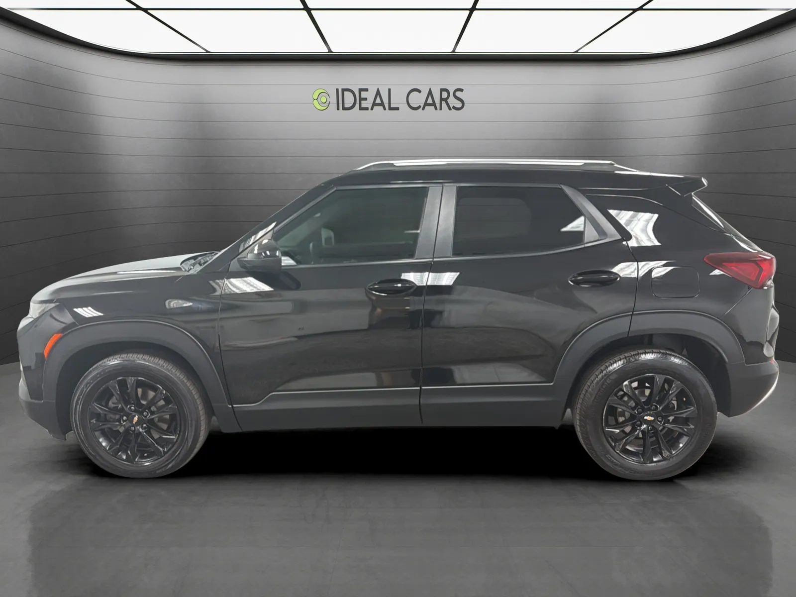 2023 Chevrolet TrailBlazer LT - Photo 2