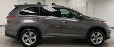 More photos of 2016 Toyota Highlander Limited Platinum at Ideal Cars - Main Street, AZ