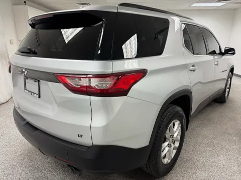 More photos of 2021 Chevrolet Traverse LT Cloth at Ideal Cars - Main Street, AZ