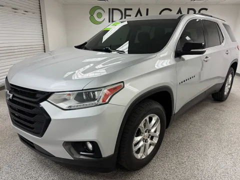 Silver 2021 Chevrolet Traverse LT Cloth for sale in Mesa, AZ