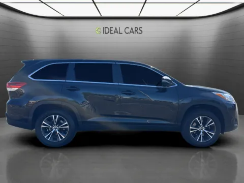 More photos of 2019 Toyota Highlander LE at Ideal Cars - Main Street, AZ