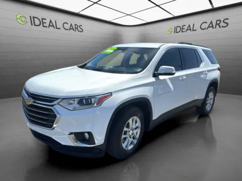 White 2020 Chevrolet Traverse LT Cloth for sale in Mesa, AZ