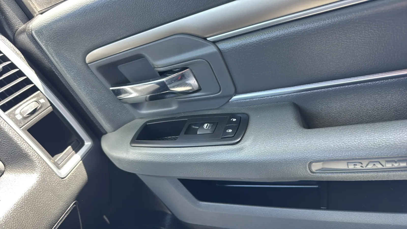 Ram 1500 photo 12