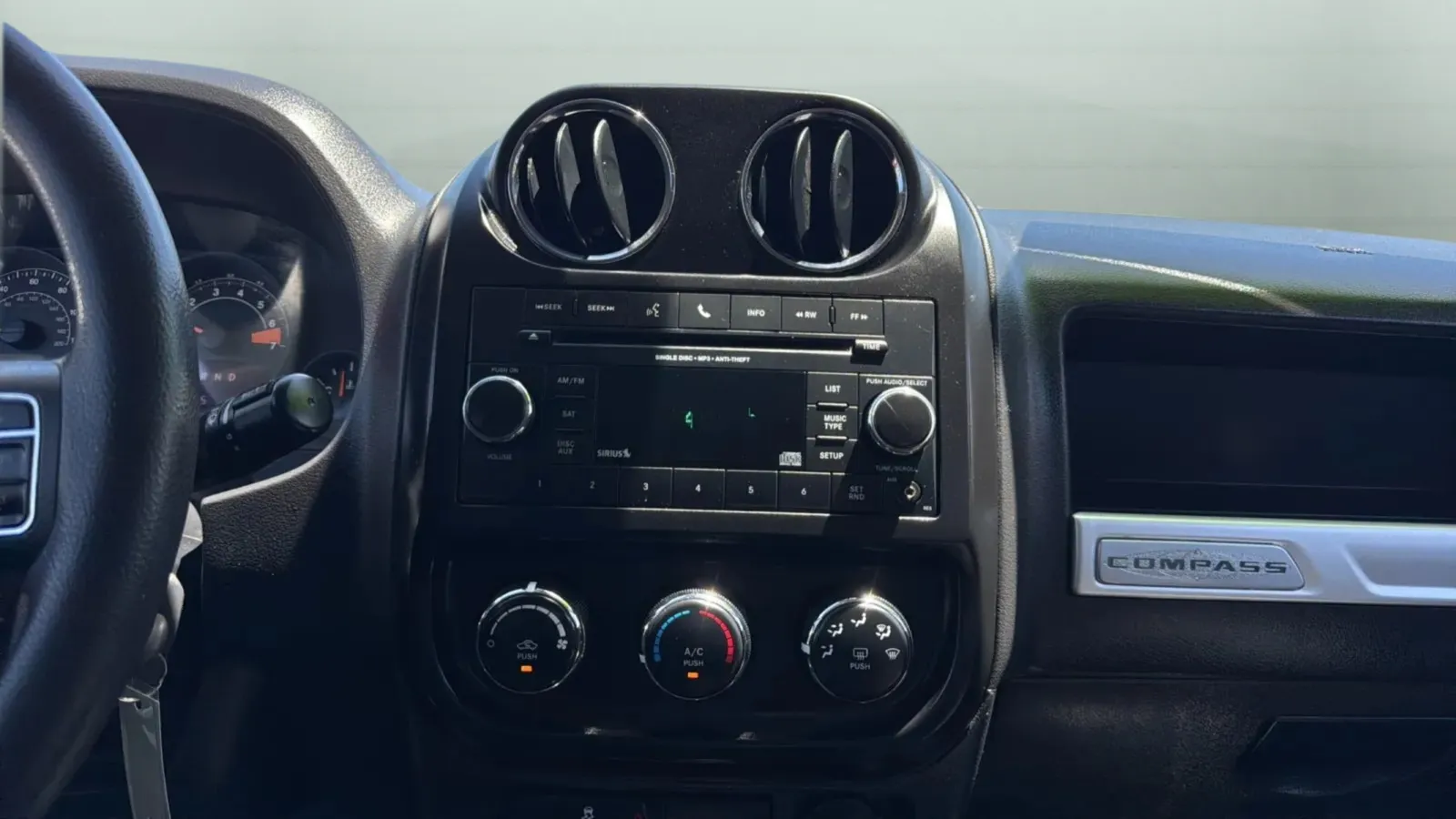 Jeep Compass photo 26