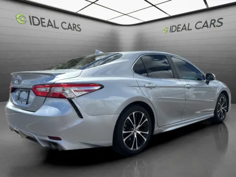 More photos of 2020 Toyota Camry SE at Ideal Cars - Main Street, AZ
