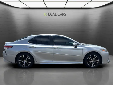 More photos of 2020 Toyota Camry SE at Ideal Cars - Main Street, AZ