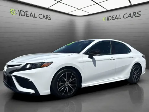 White 2024 Toyota Camry SE for sale in Mesa, AZ