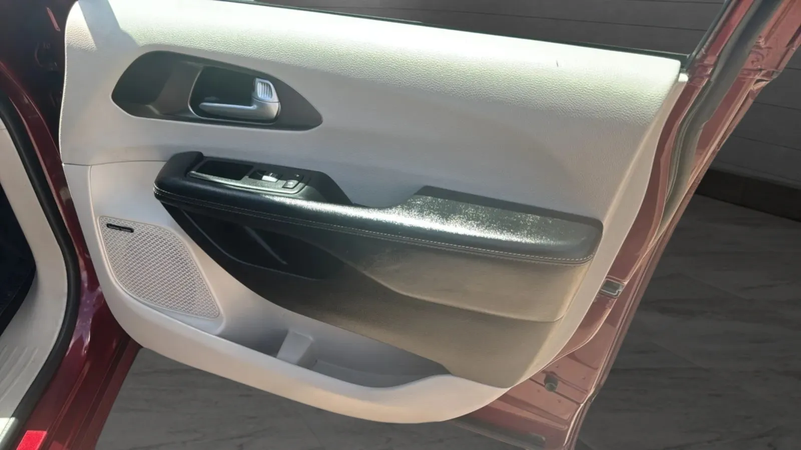 Chrysler Pacifica photo 22