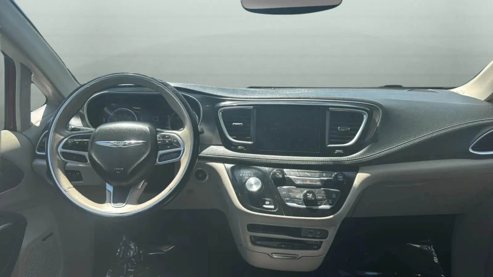 Chrysler Pacifica photo 11