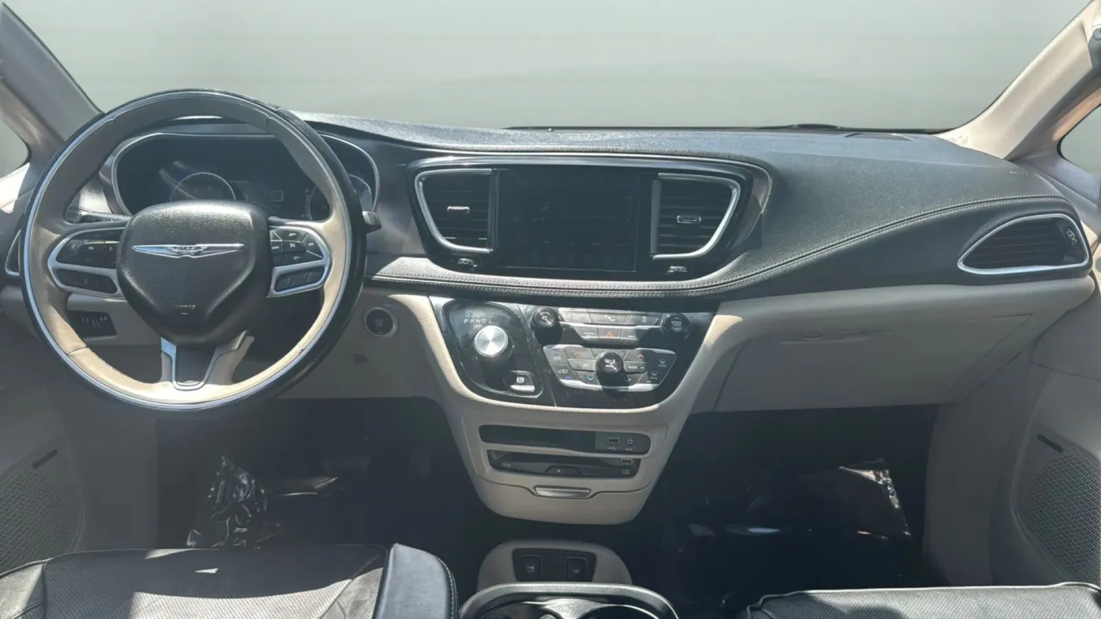 Chrysler Pacifica photo 10