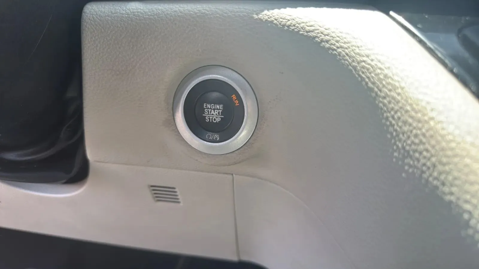 Chrysler Pacifica photo 18
