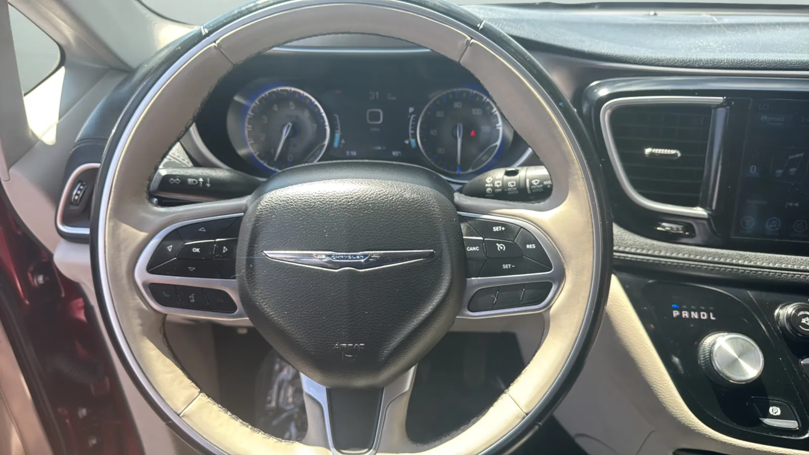 Chrysler Pacifica photo 31