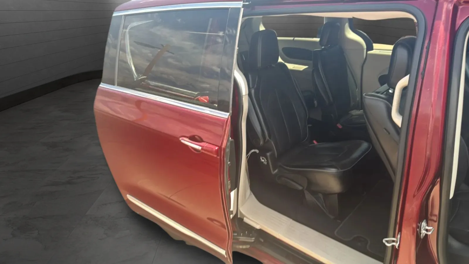 Chrysler Pacifica photo 52