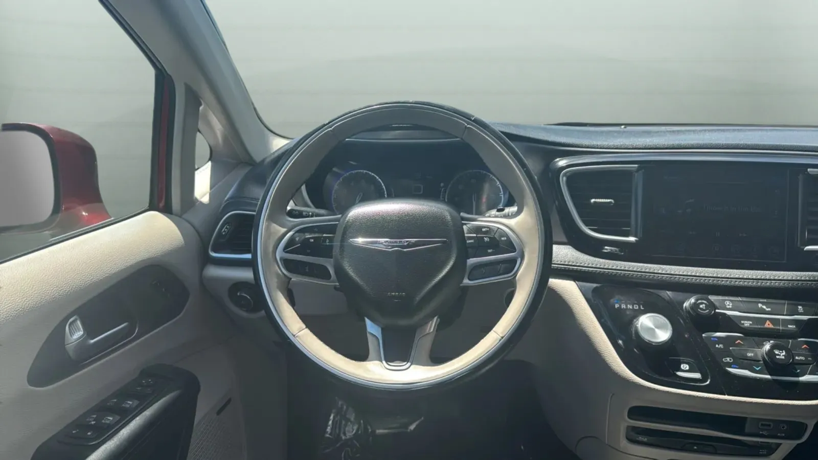 Chrysler Pacifica photo 25