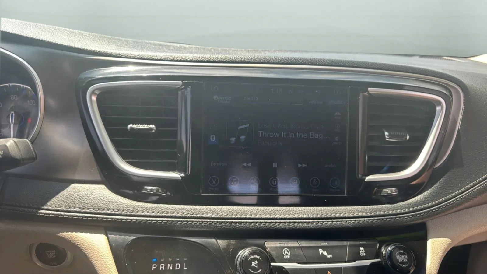 Chrysler Pacifica photo 17