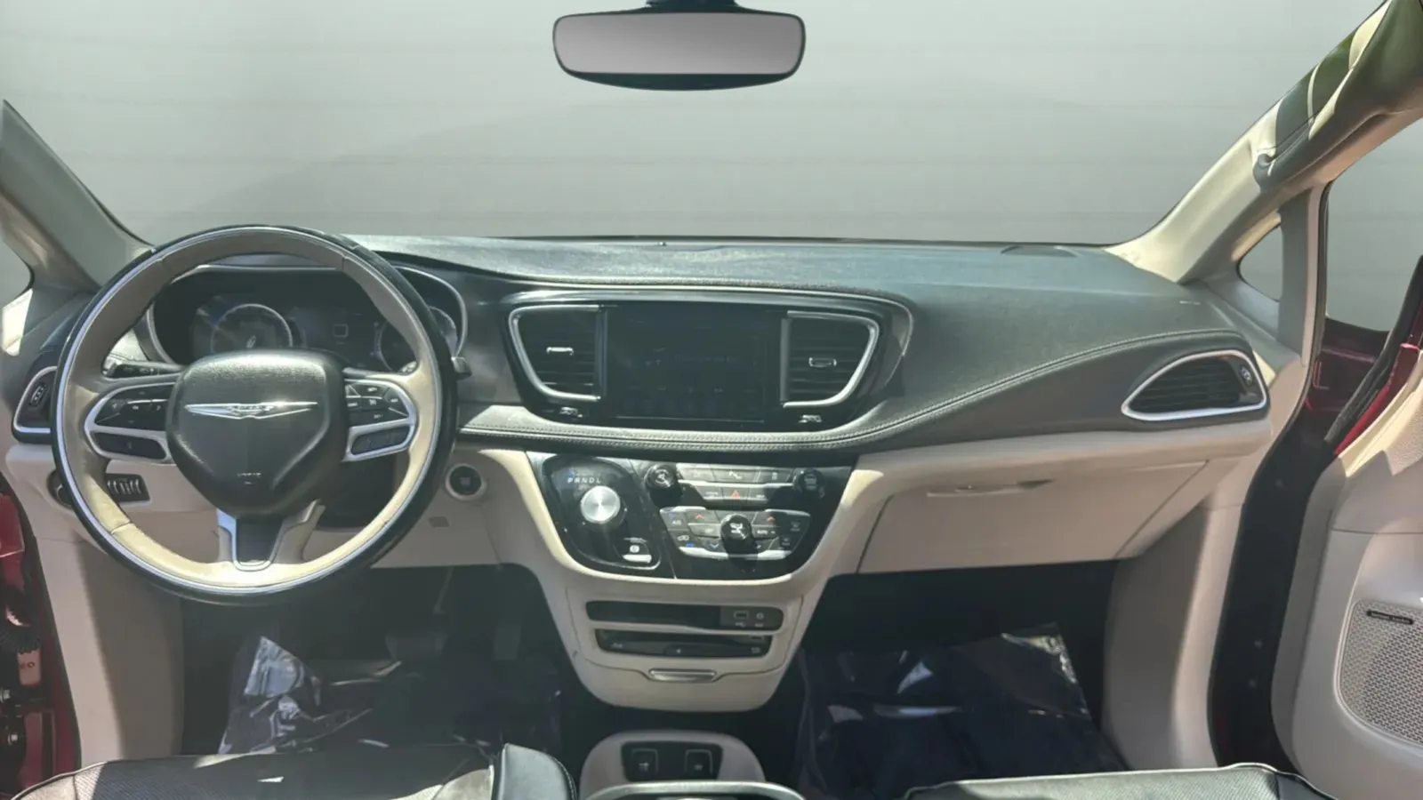 Chrysler Pacifica photo 38