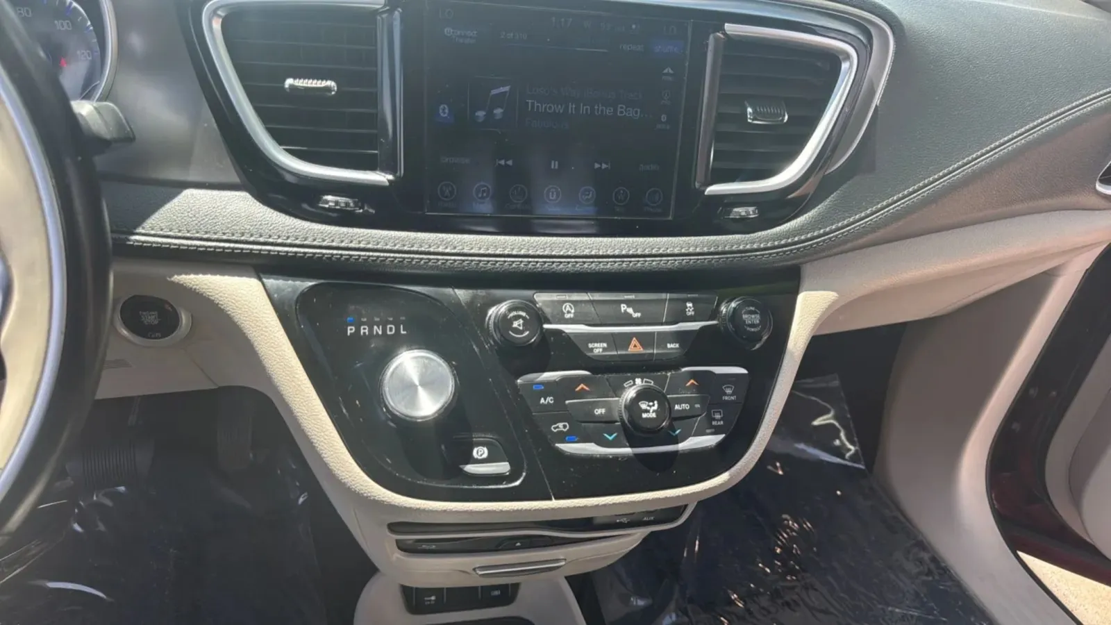 Chrysler Pacifica photo 15