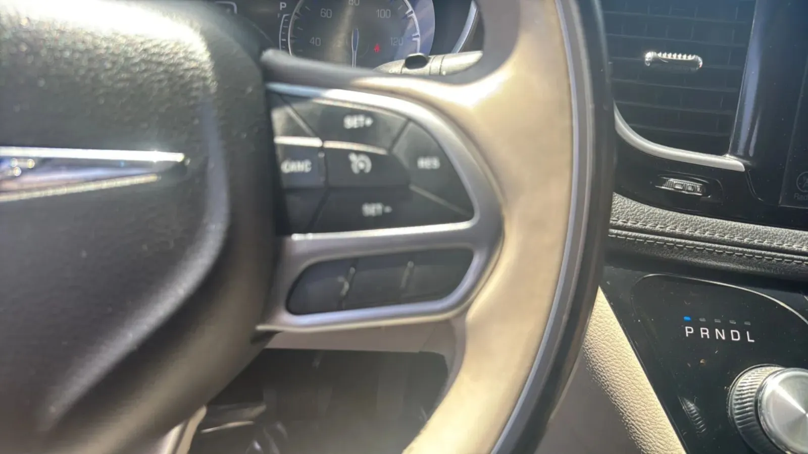 Chrysler Pacifica photo 34