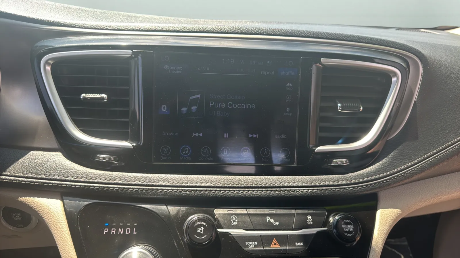 Chrysler Pacifica photo 32