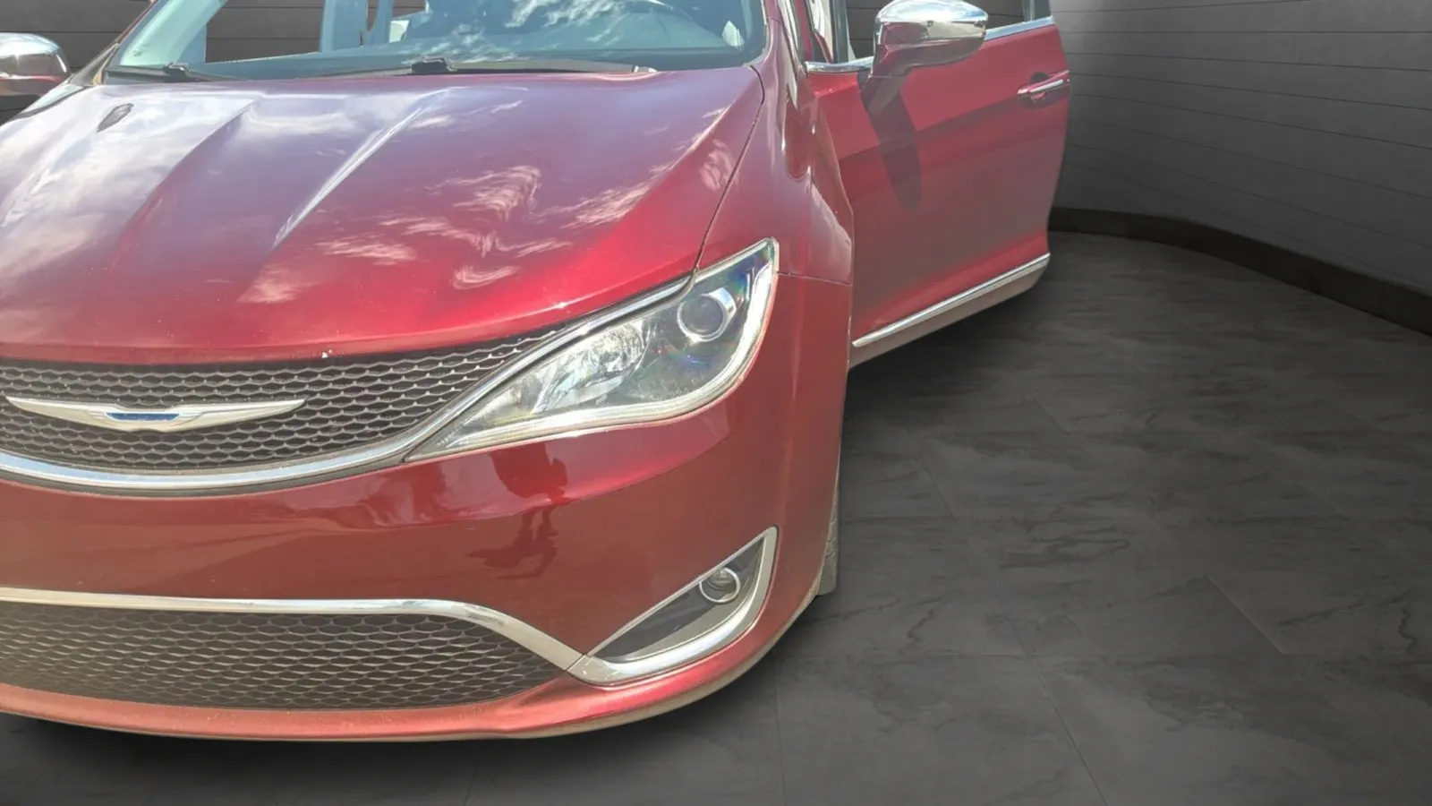 Chrysler Pacifica photo 48