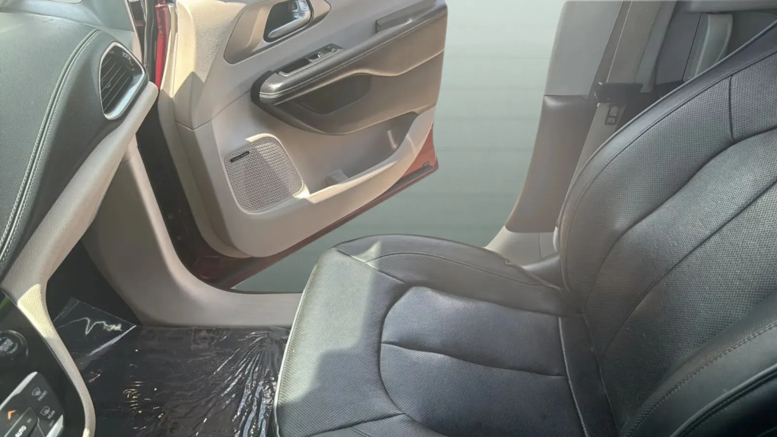 Chrysler Pacifica photo 40