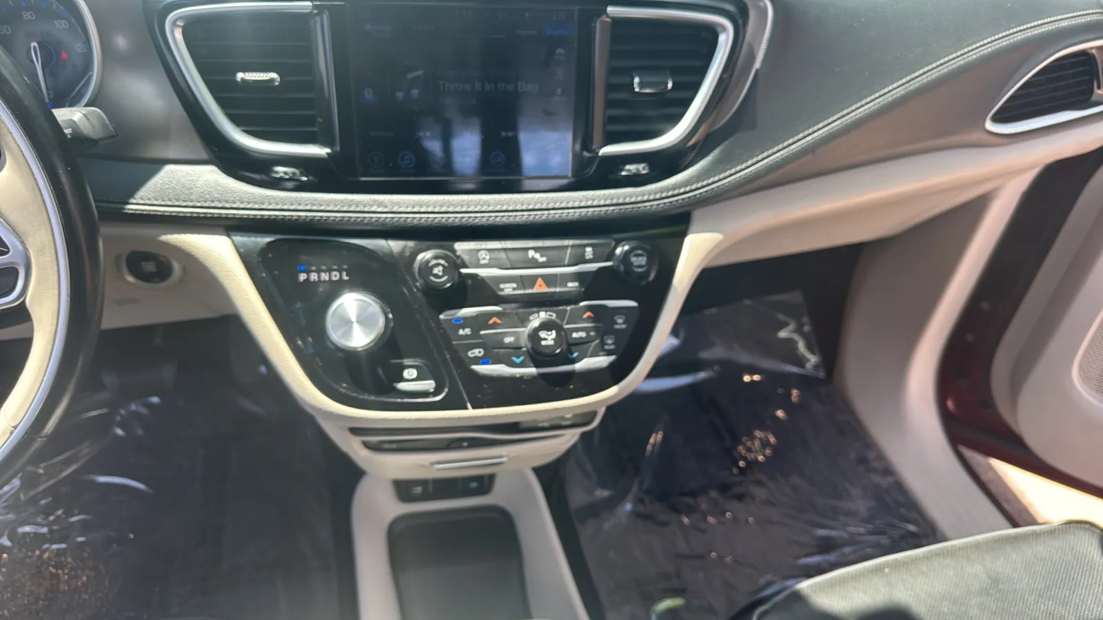 Chrysler Pacifica photo 19