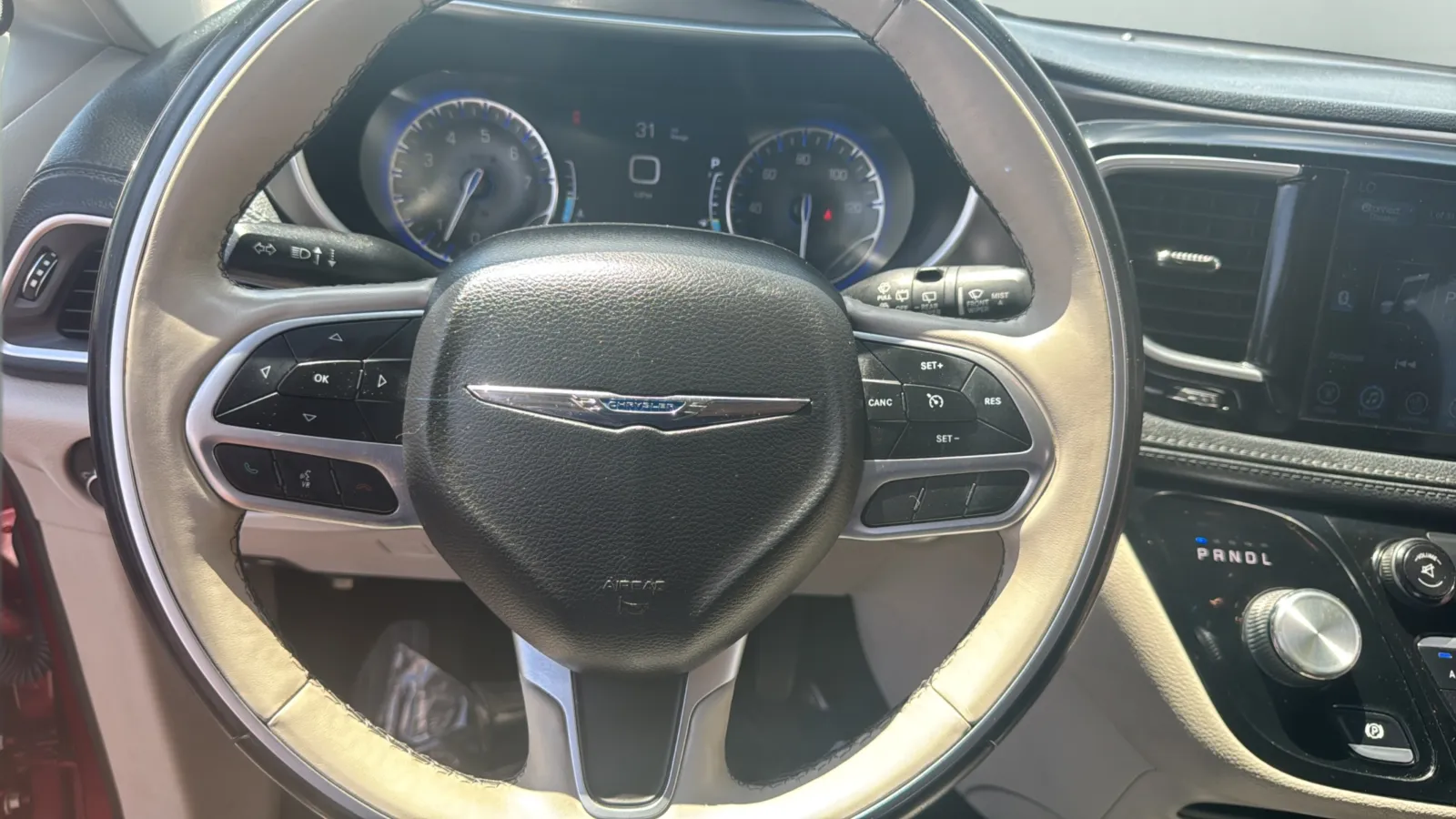 Chrysler Pacifica photo 36