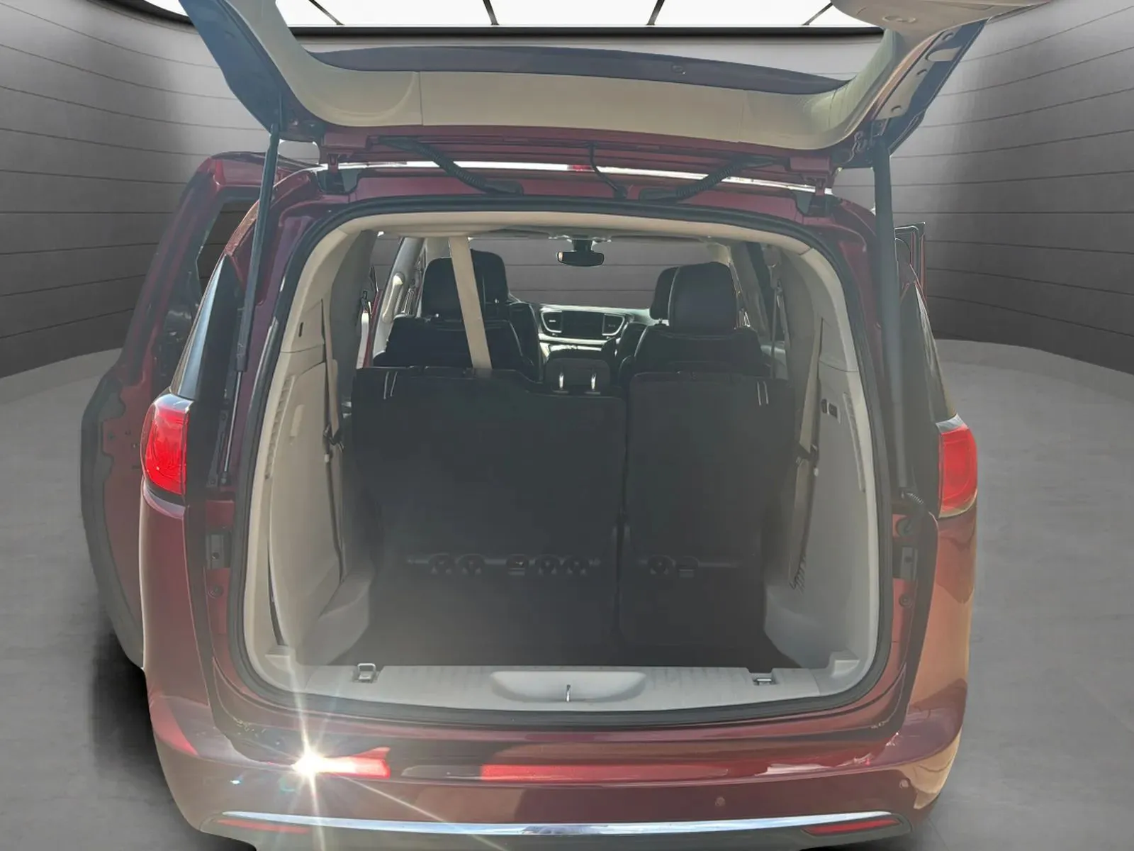 Chrysler Pacifica photo 28