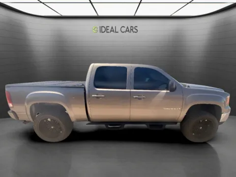 More photos of 2007 GMC Sierra 1500 SLE1 at Ideal Cars - Main Street, AZ