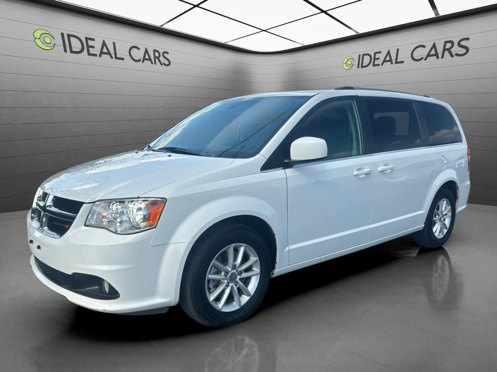 White 2019 Dodge Grand Caravan SXT for sale in Mesa, AZ