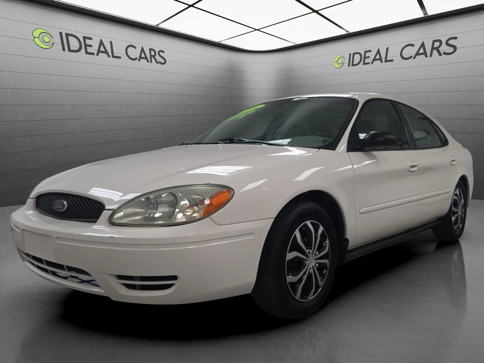 2006 Ford Taurus SE's photo