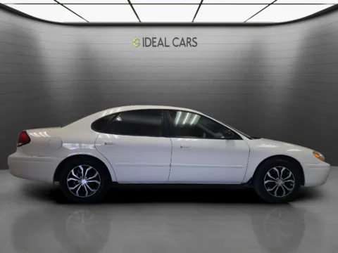 More photos of 2006 Ford Taurus SE at Ideal Cars - Main Street, AZ