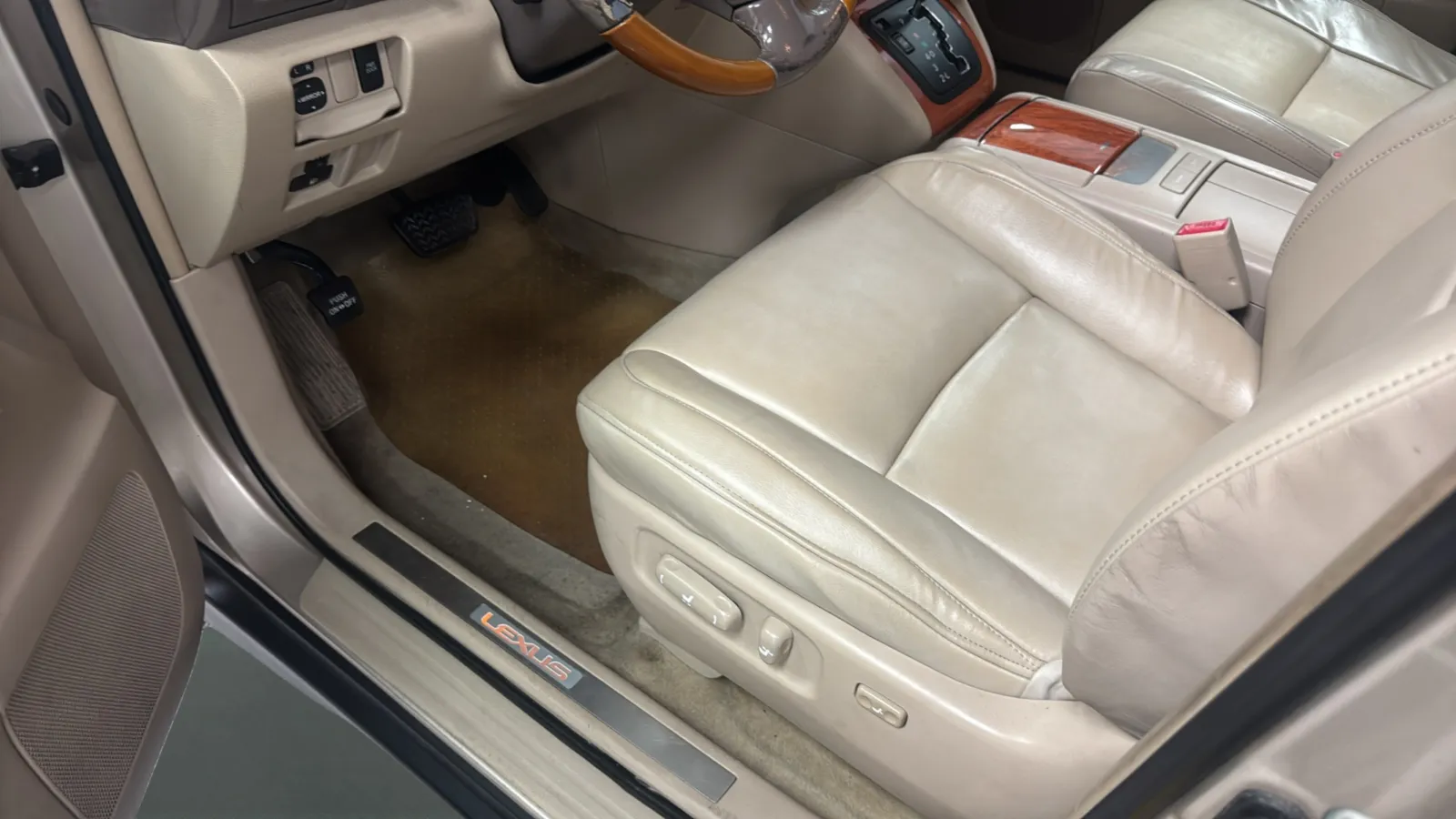 Lexus RX photo 24