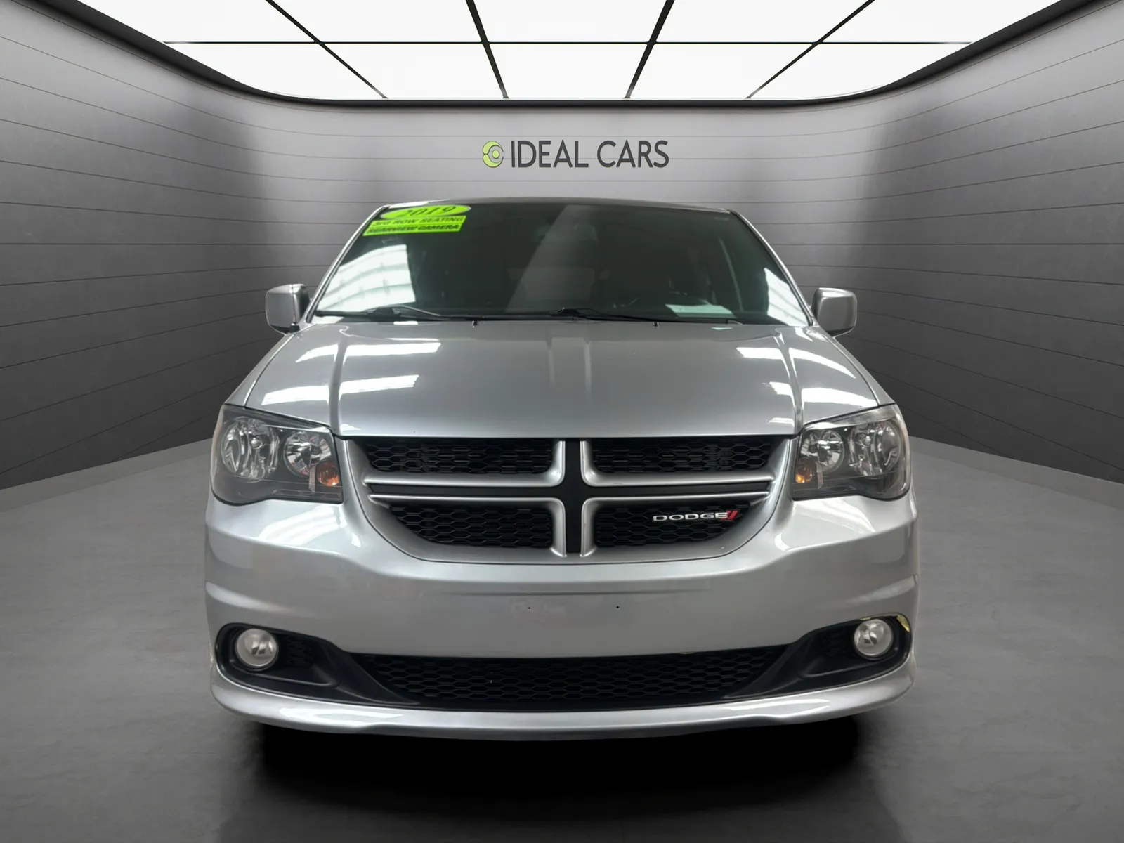 Dodge Grand Caravan photo 2