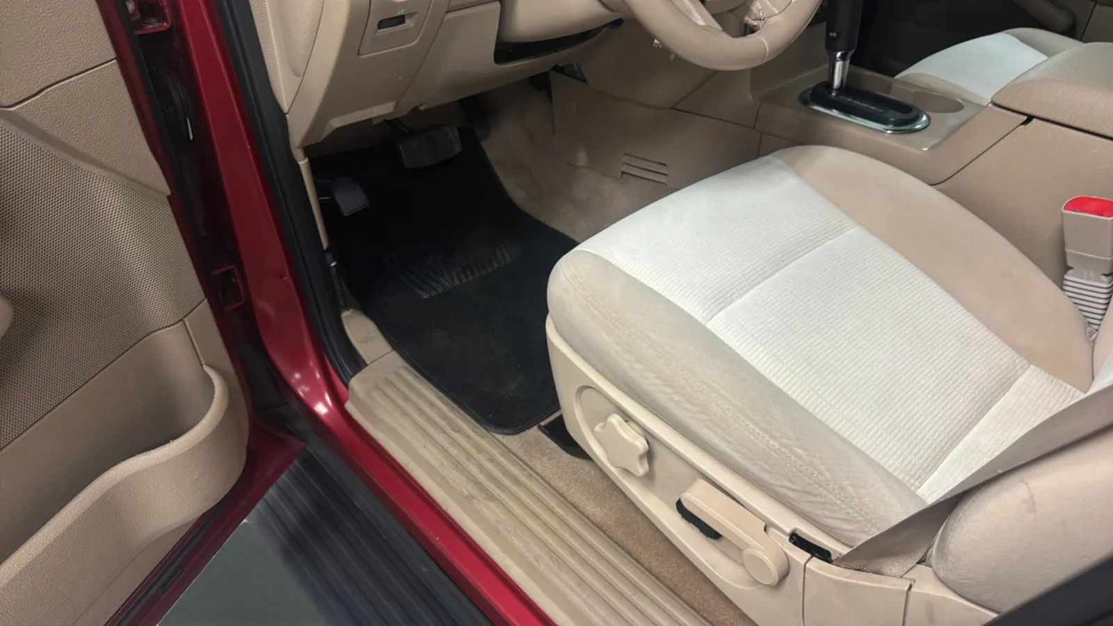 Ford Explorer photo 24