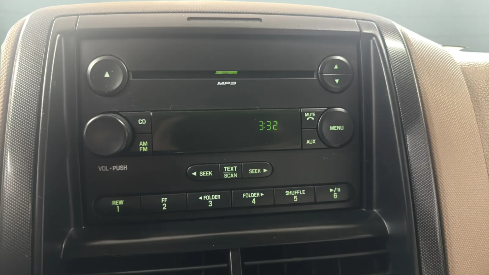 Ford Explorer photo 13
