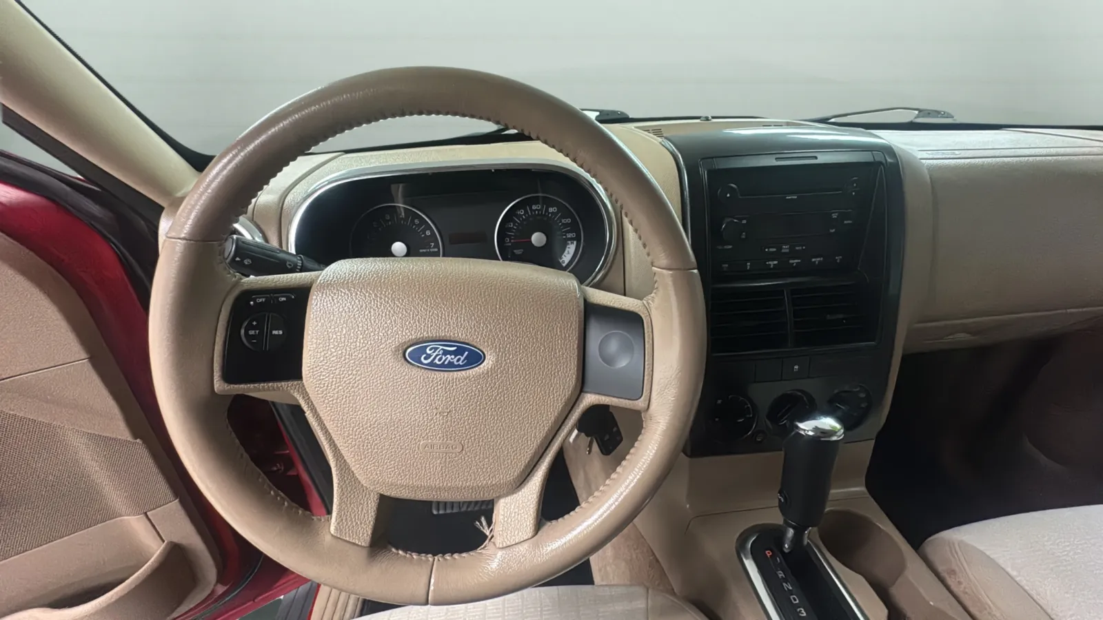 Ford Explorer photo 10